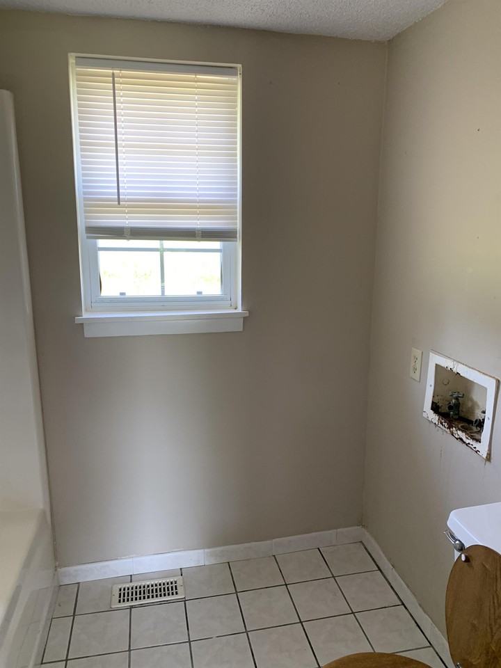 204 Angel Ct #1 - Photo 4 of 9