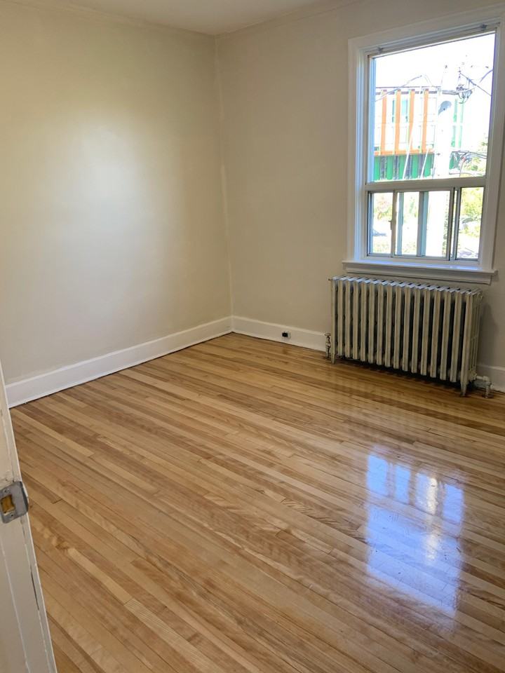 Live in Greek Town!  Walk/short bus ride to the subway - Photo 2 of 9