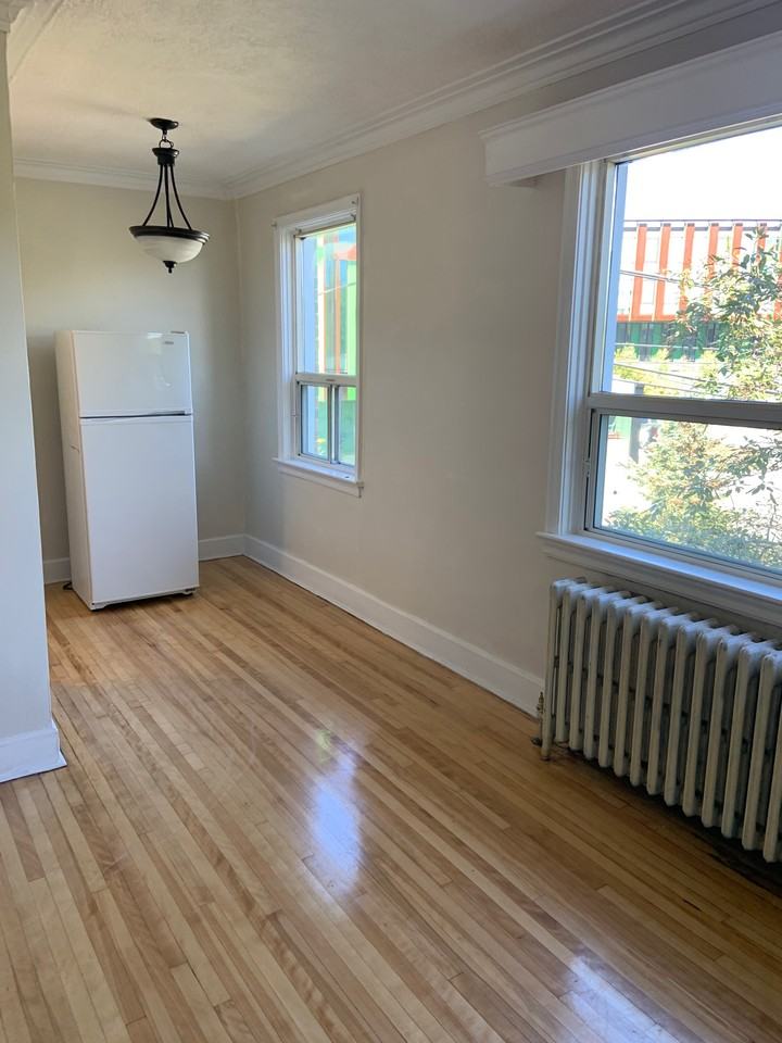 Live in Greek Town!  Walk/short bus ride to the subway - Photo 4 of 9