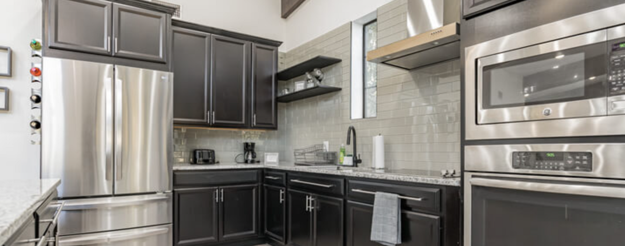 2518 Greenwood Dr #2518 - Photo 3 of 10