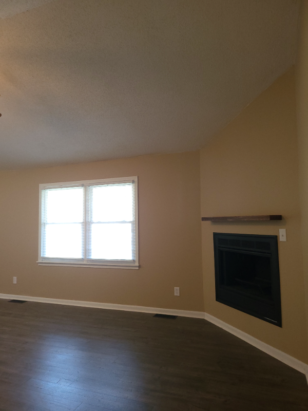 604 Prince Dr - Photo 5 of 31