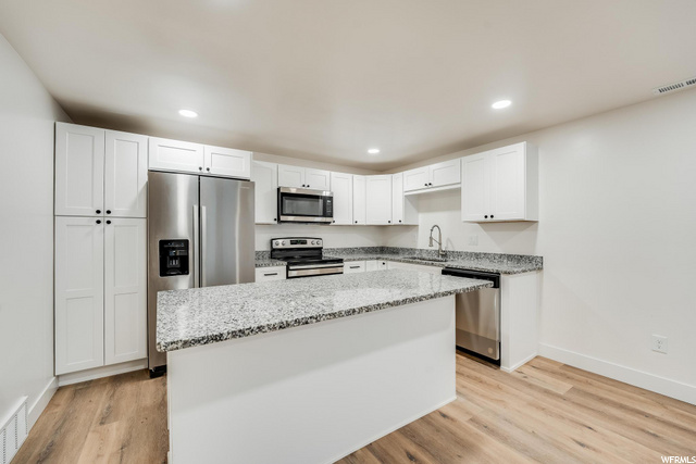 832 Sw #B - Photo 2 of 20