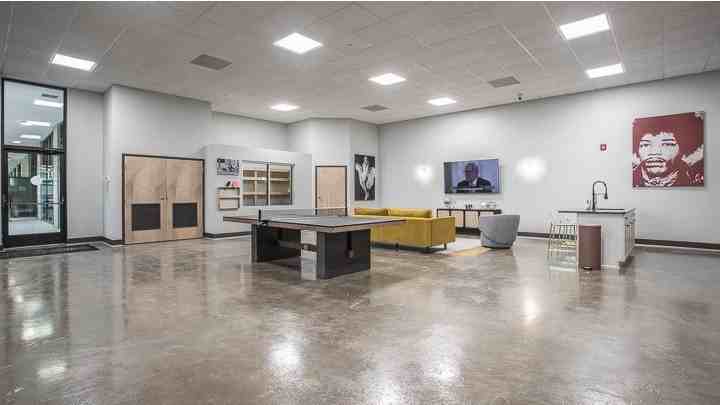 The Icon - Photo 6 of 50