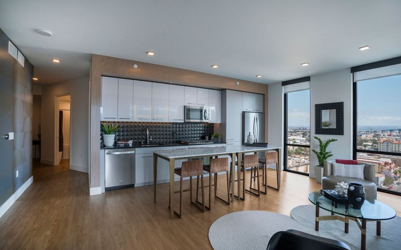 Shift - Photo 3 of 50