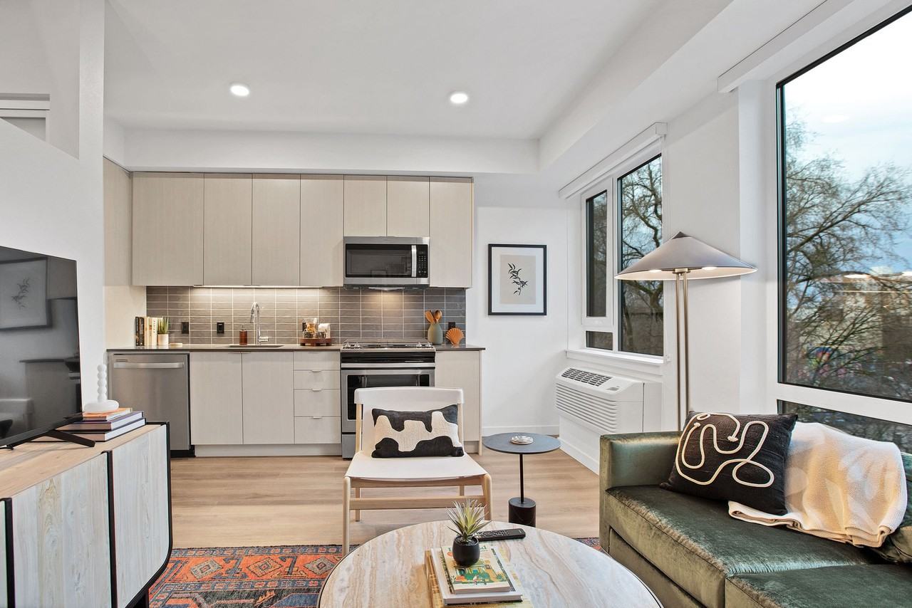 Amara - Photo 3 of 50