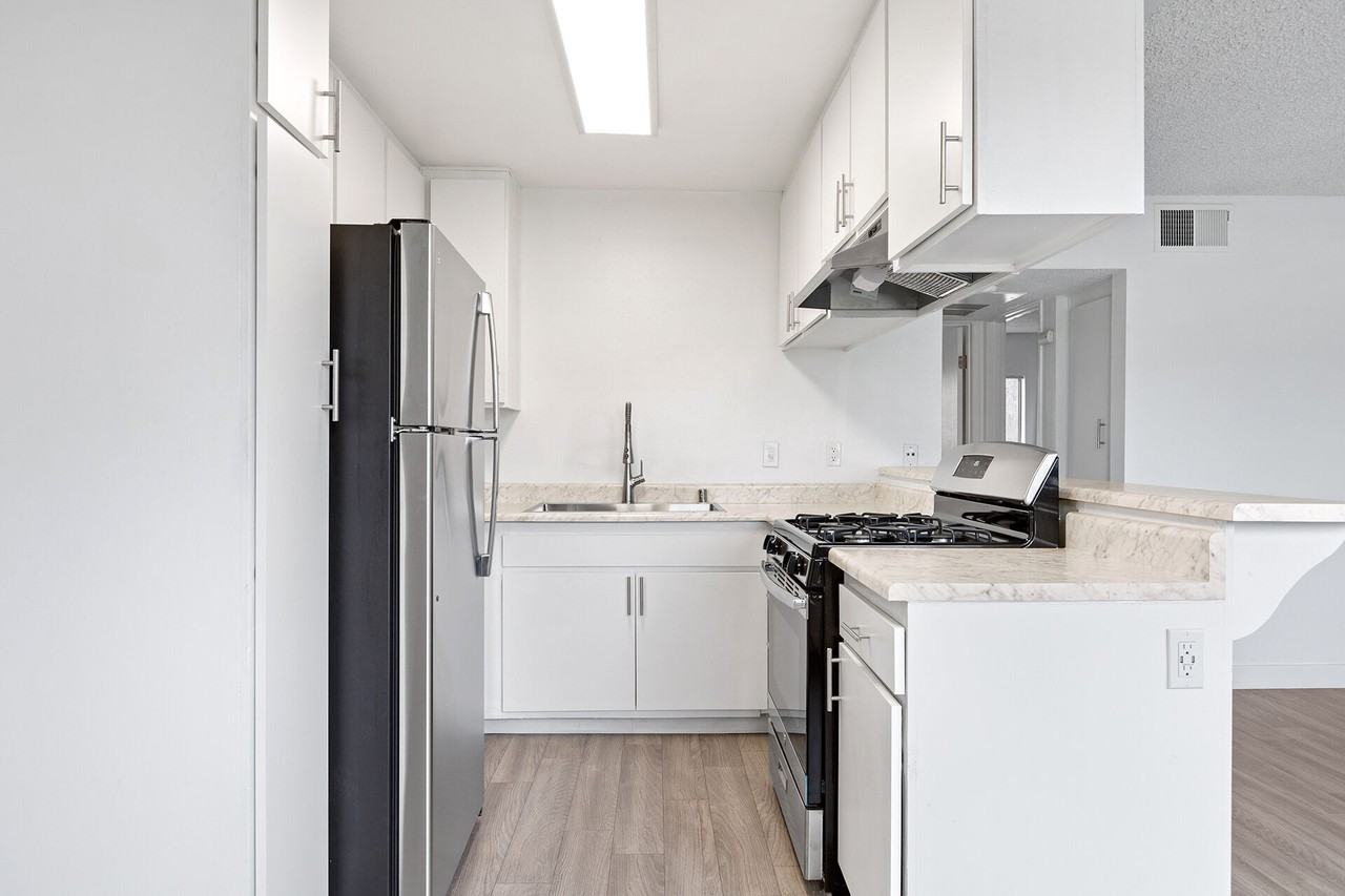 Mar at Cottonwood Apartments 206 W San Ysidro Blvd, San Diego, CA