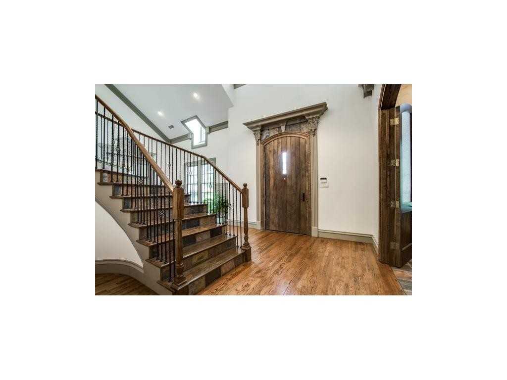 6815 Norway Rd - Photo 3 of 25