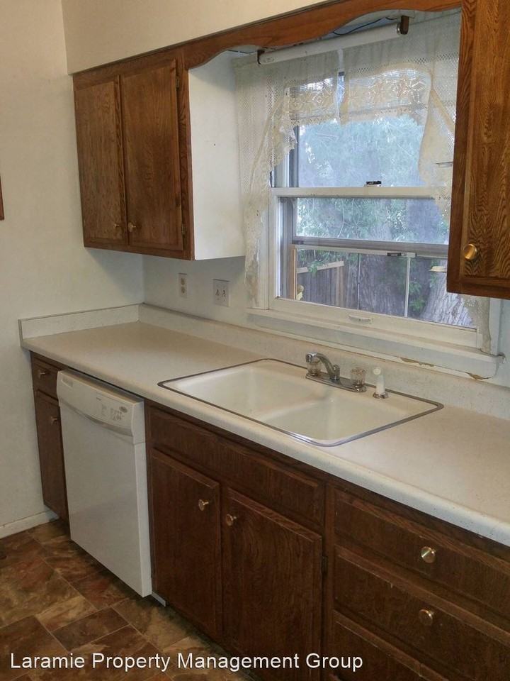 907 W Hill Rd - Photo 3 of 5