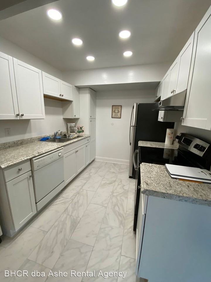 144 Heathstone Ct Unit C - Photo 2 of 20