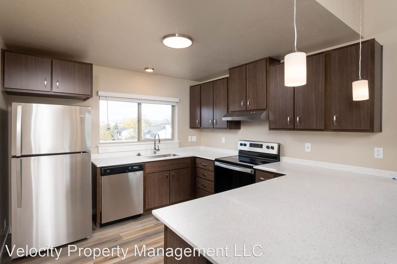 2002 SW Salmon Ave. Apartments 2002 Sw Salmon Ave, Redmond, OR 97756