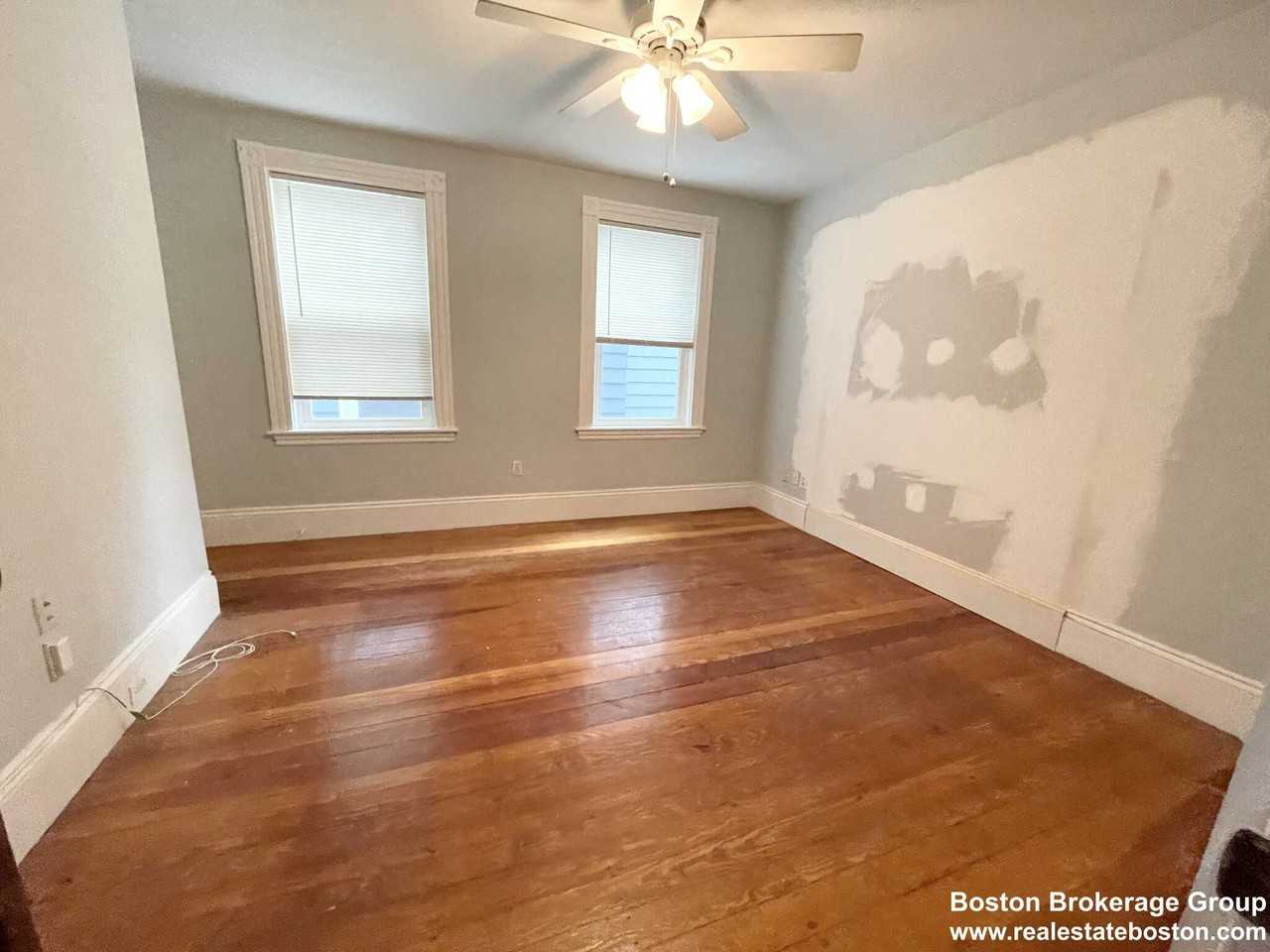 Roseclair St - Photo 5 of 9