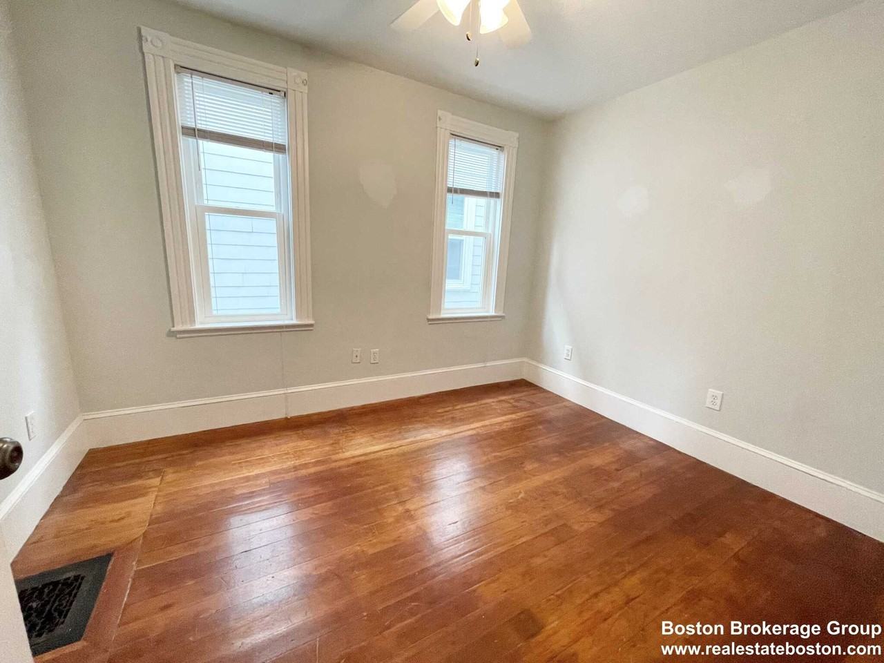 Roseclair St - Photo 7 of 9