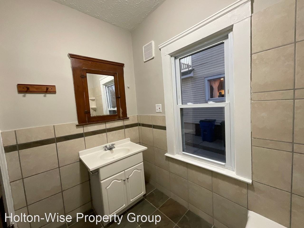 4517 Bucyrus Avenue - Photo 2 of 19