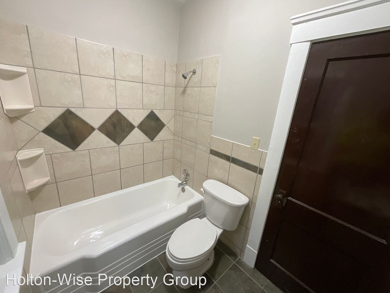 4517 Bucyrus Avenue - Photo 3 of 19