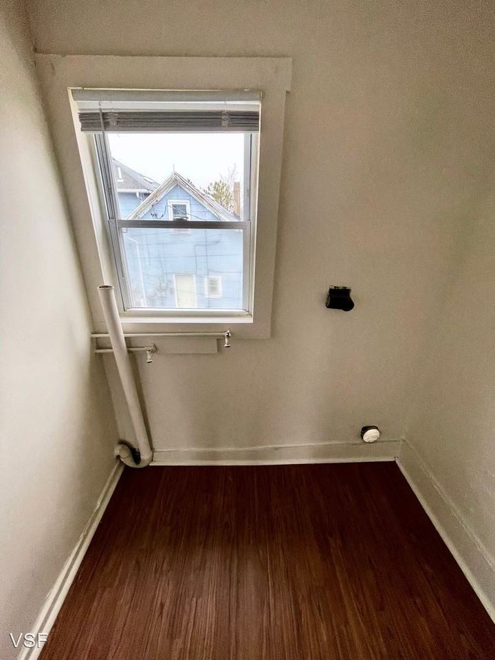 105 S. Roosevelt Ave - Photo 2 of 17