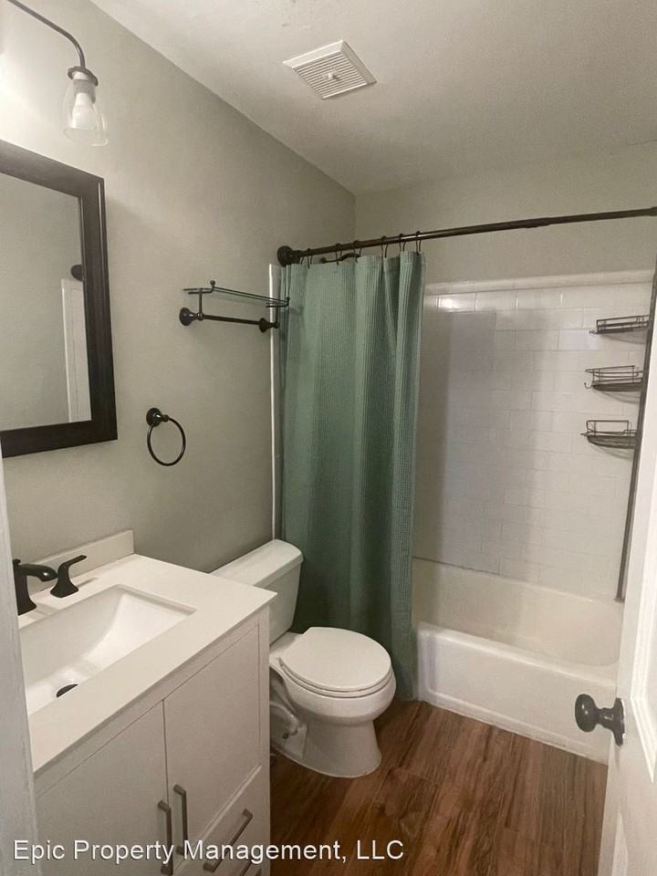 1642 Pinckney Park Drive A - Photo 2 of 7