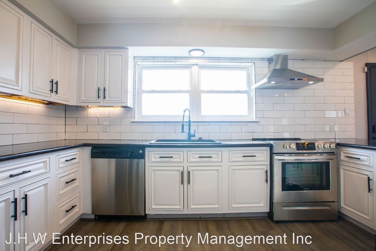 7308 Jones Dr - Photo 3 of 14