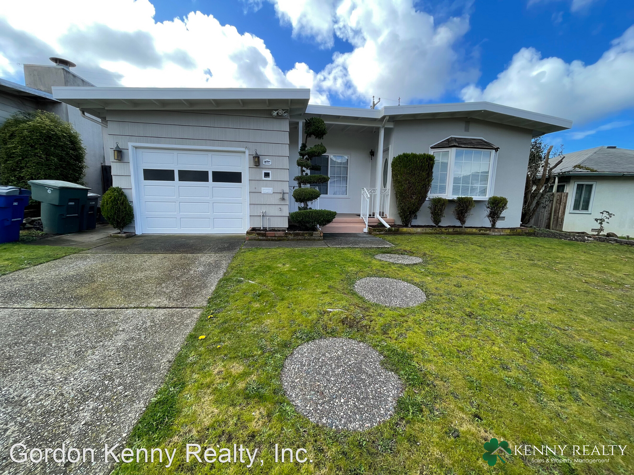 1004 Crestwood Dr