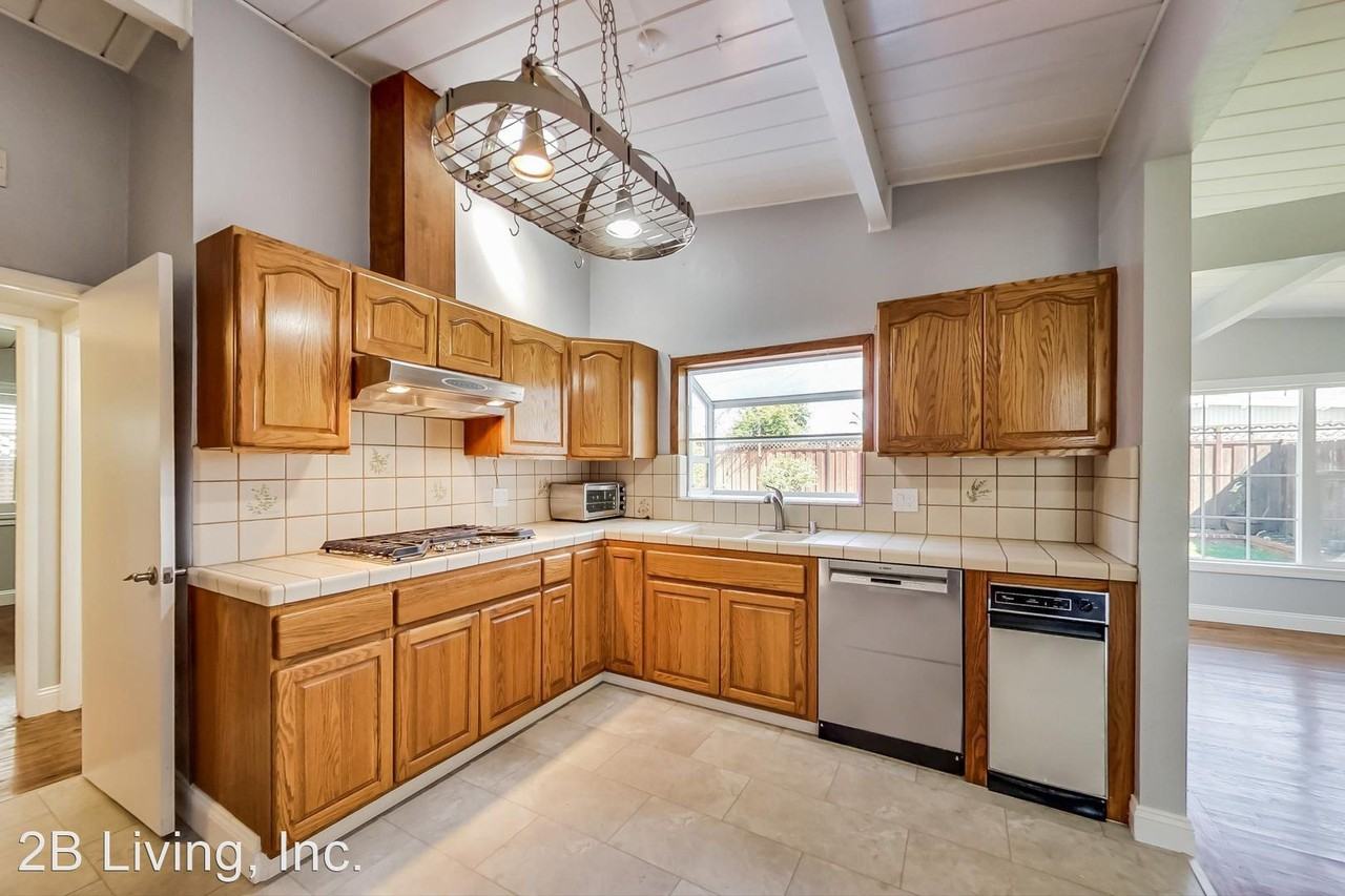 1679 Borden St - Photo 3 of 50