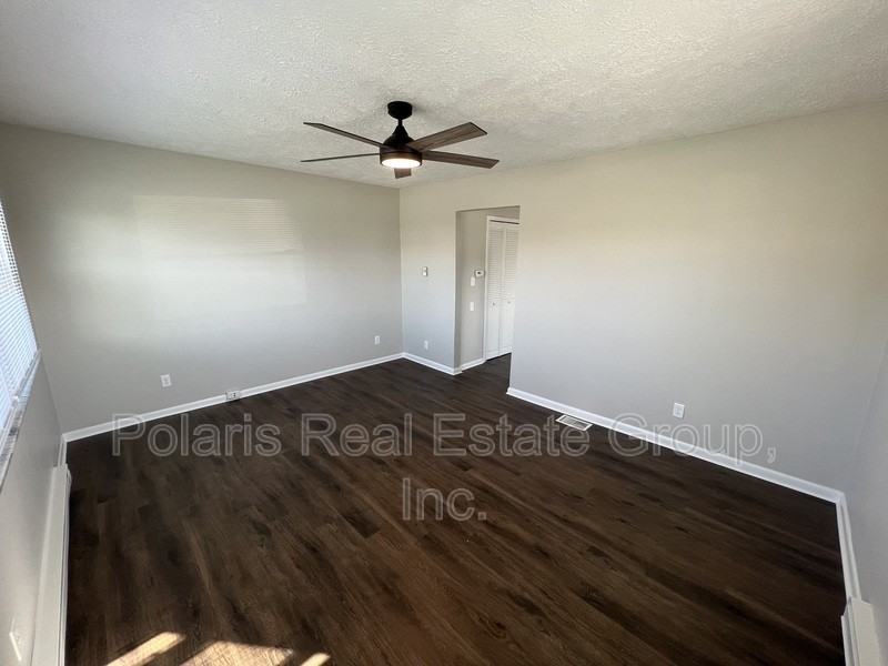 2123 Main St - Photo 2 of 8