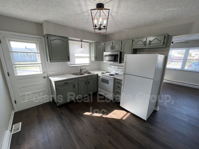 2123 Main St - Photo 3 of 8