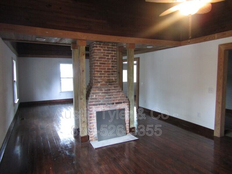 5443 10th St - Photo 2 of 9