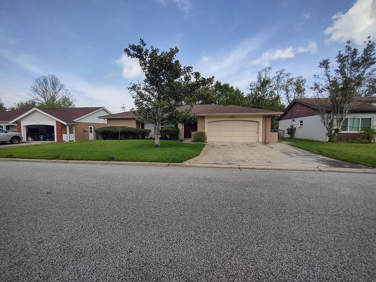 8811 Seeley Ln - Photo 2 of 26