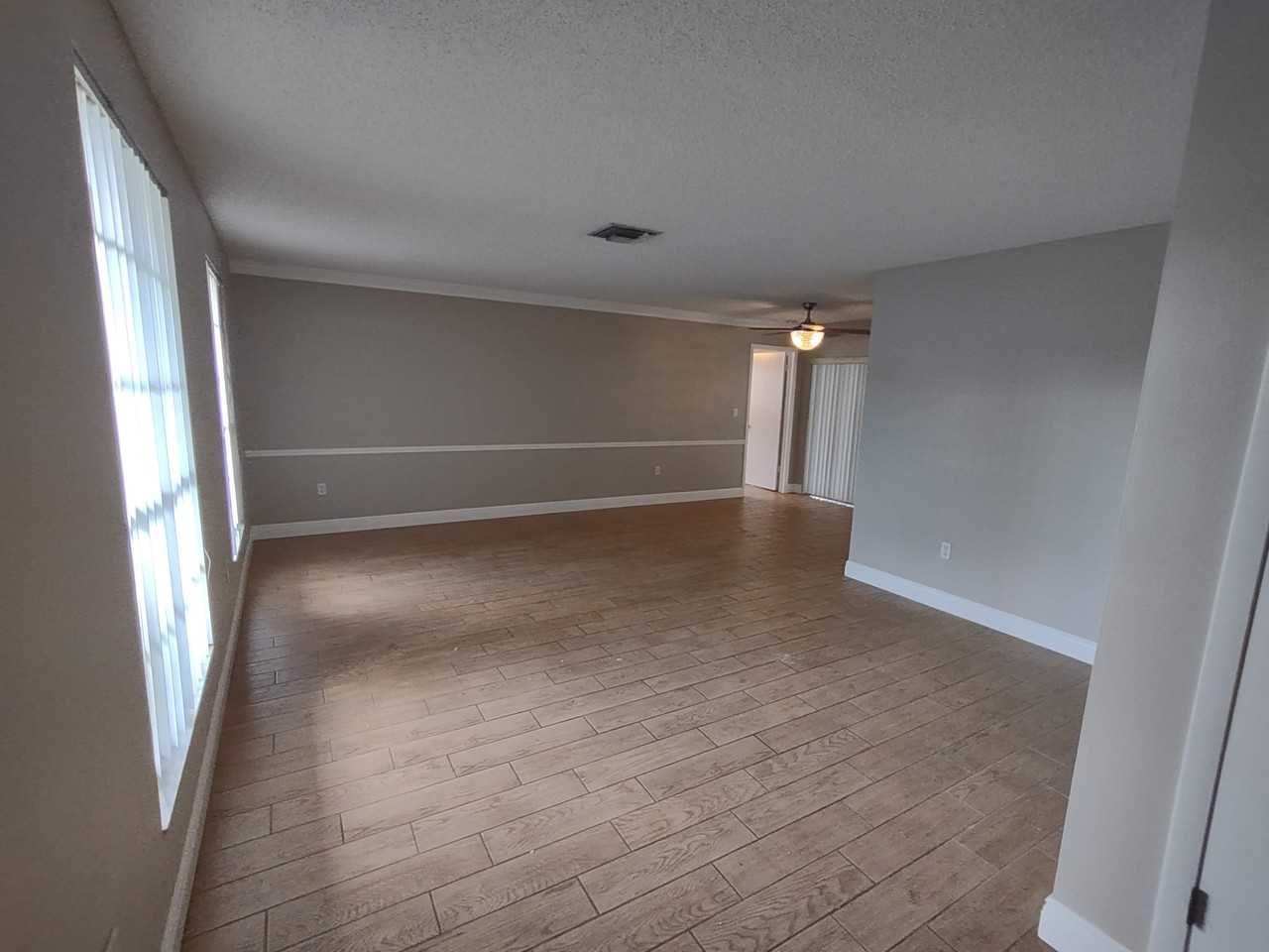 8811 Seeley Ln - Photo 3 of 26