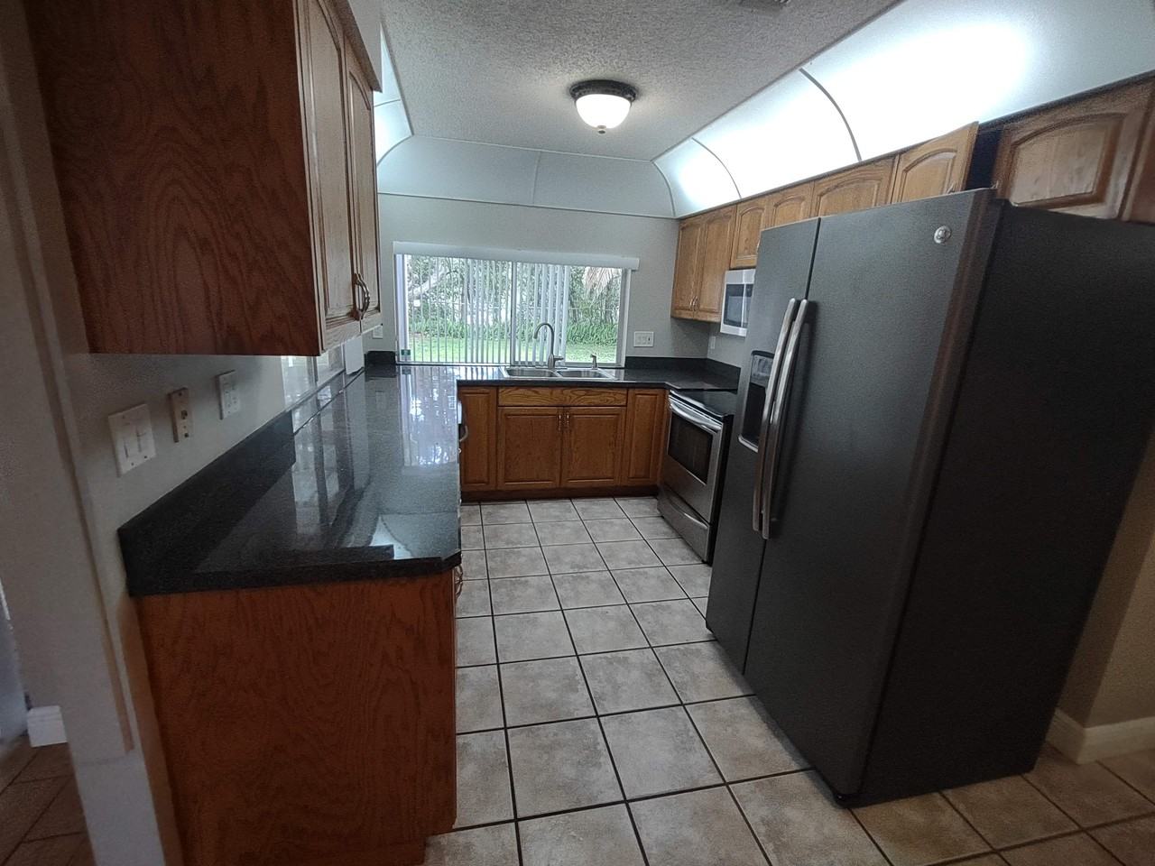 8811 Seeley Ln - Photo 5 of 26