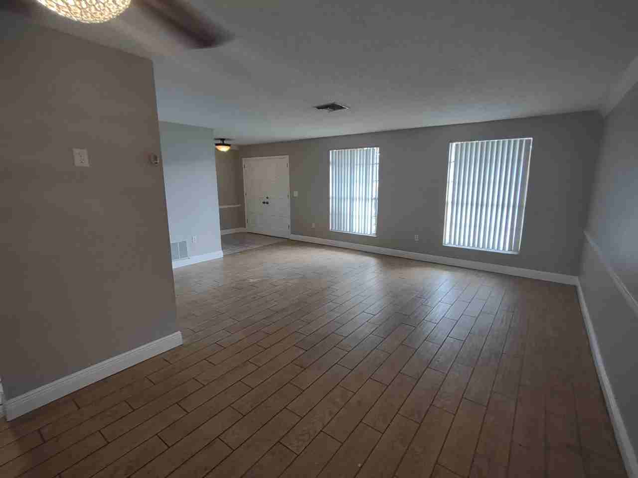 8811 Seeley Ln - Photo 6 of 26