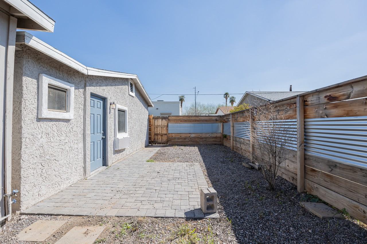 1026 E Pierce St - Photo 4 of 4