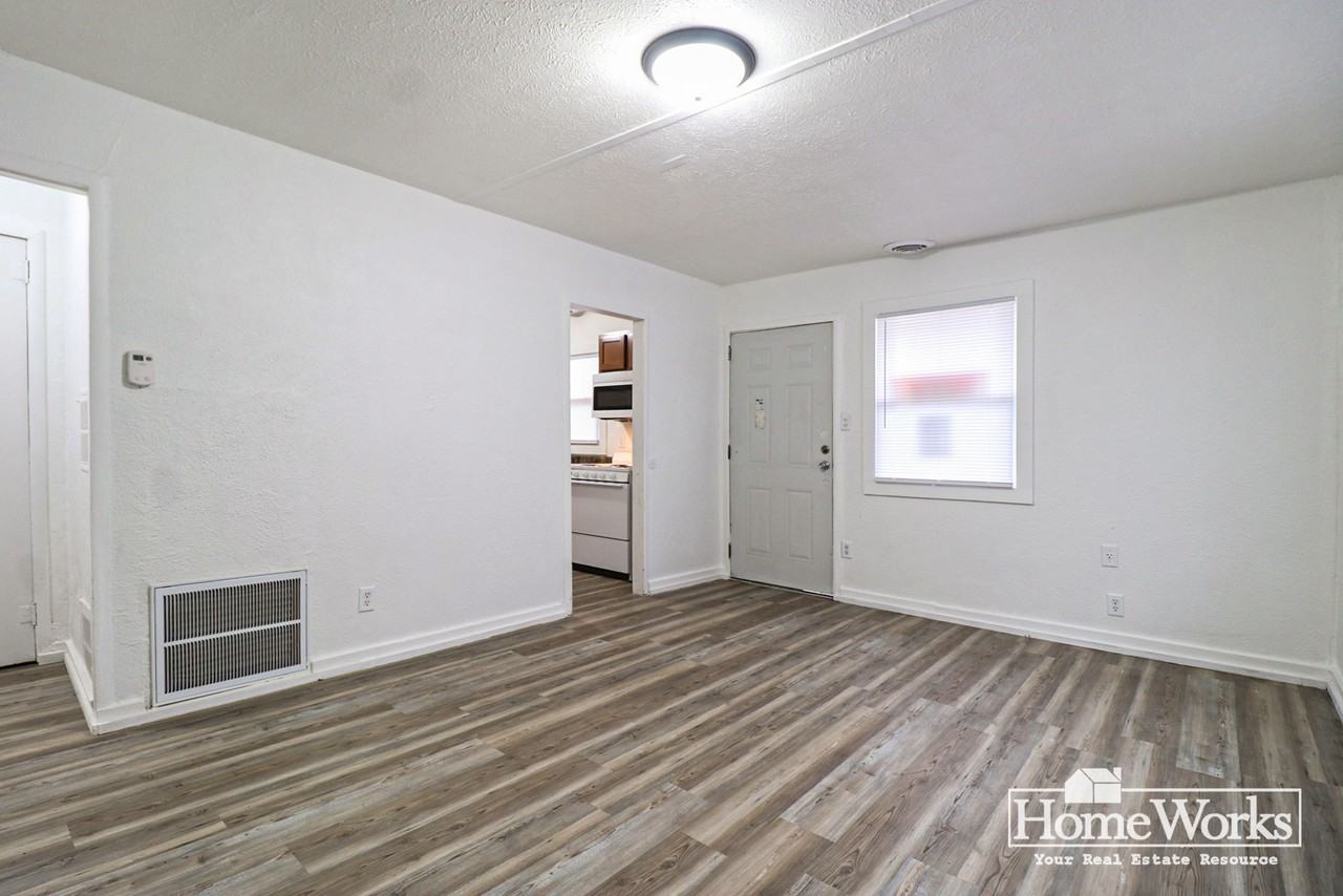 2001 S Warren St - Photo 3 of 14