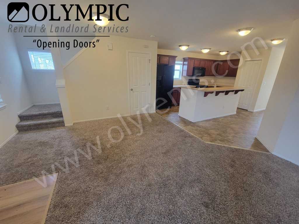 6015 Pennsylvania St Se - Photo 4 of 23