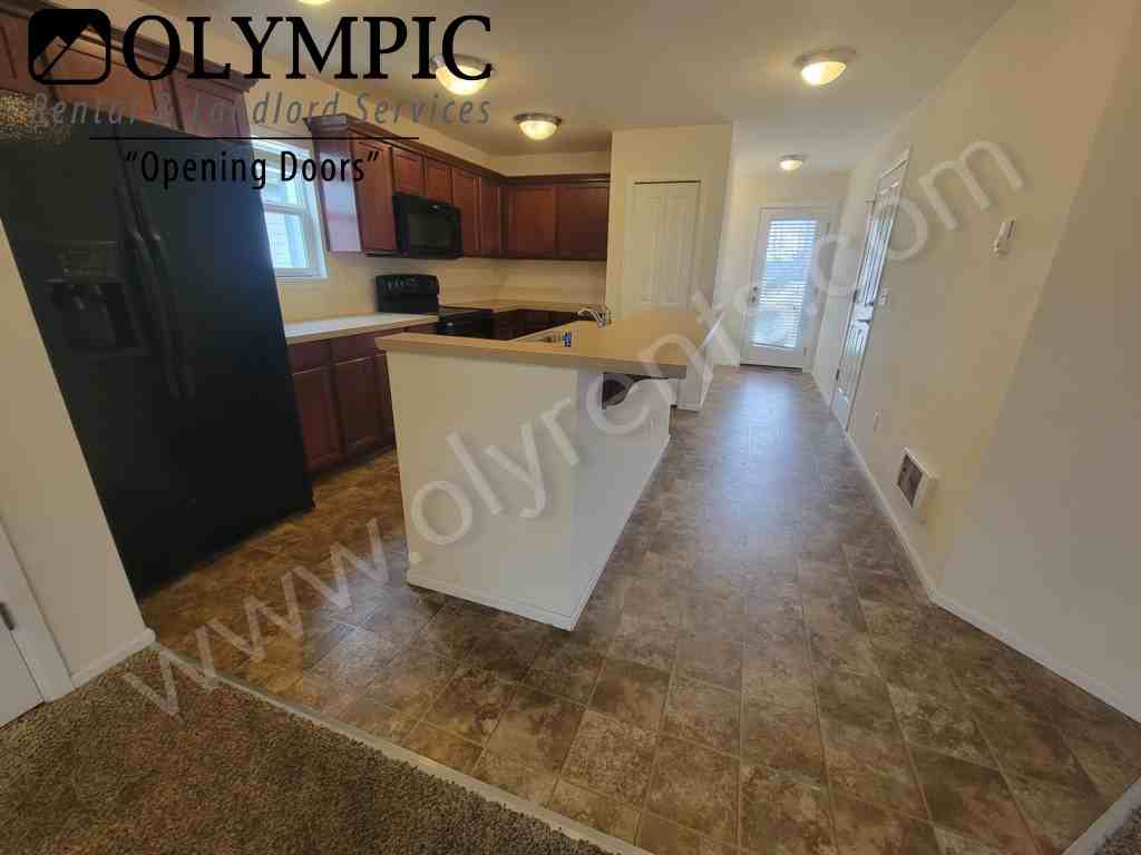 6015 Pennsylvania St Se - Photo 5 of 23