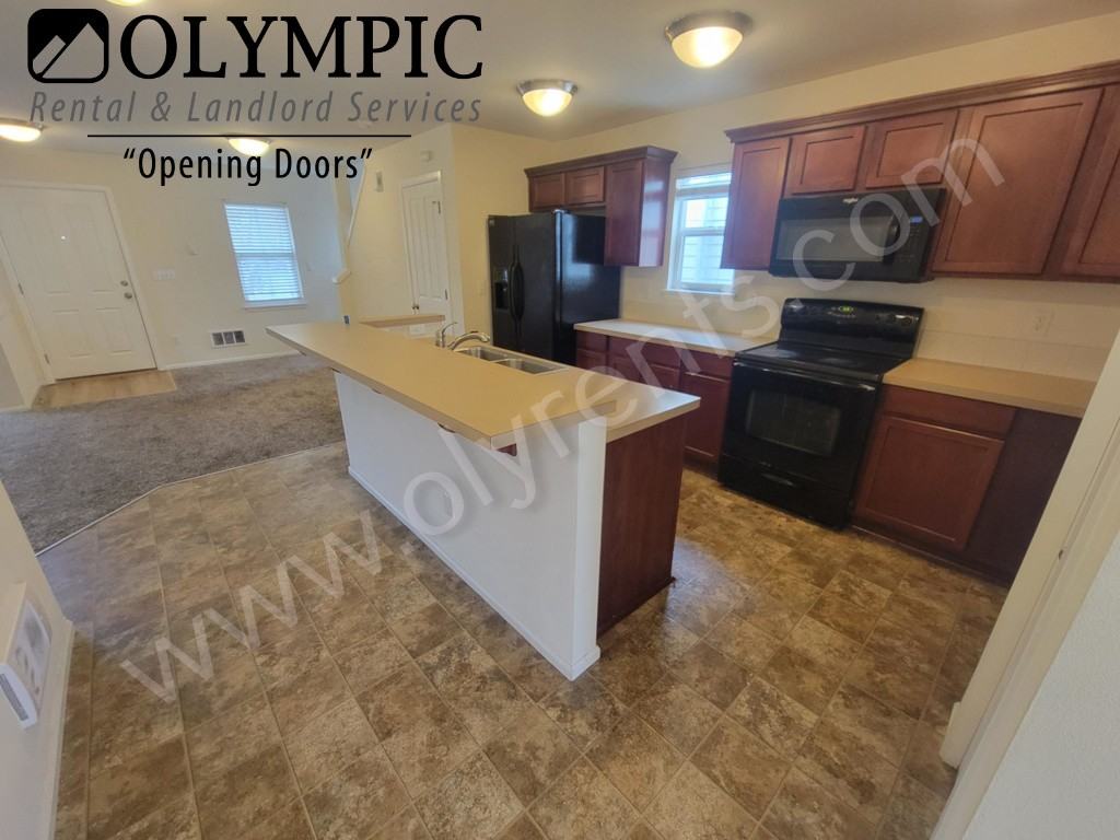 6015 Pennsylvania St Se - Photo 6 of 23