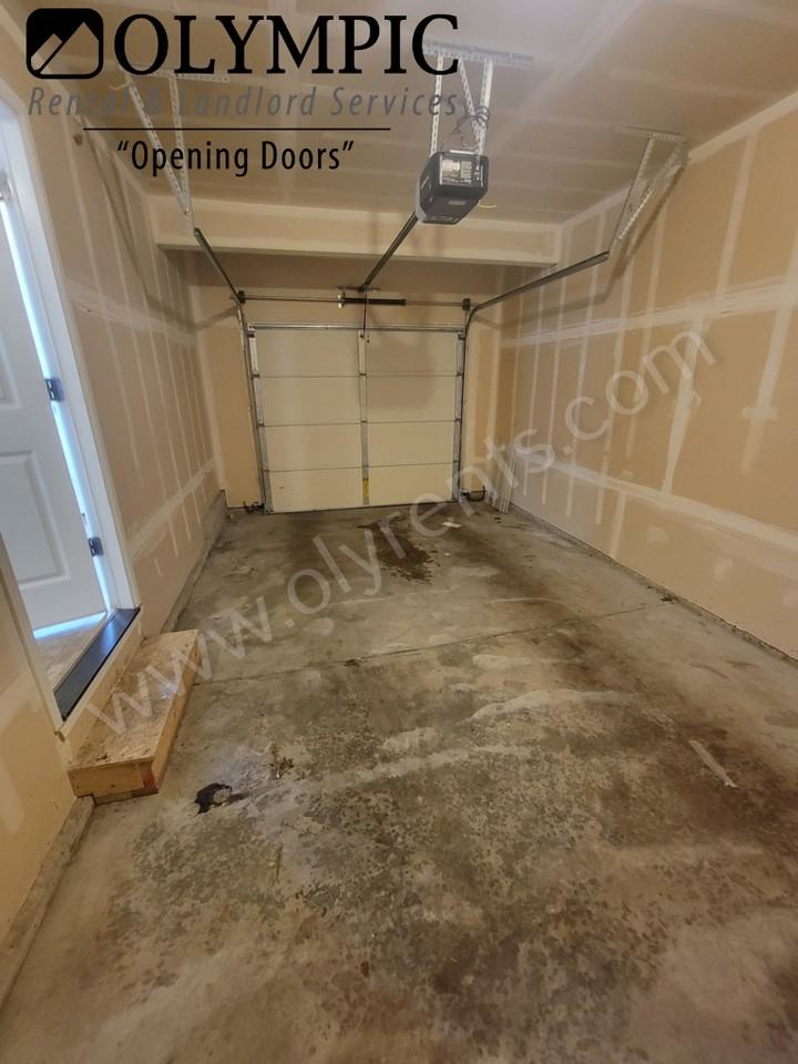 6015 Pennsylvania St Se - Photo 7 of 23