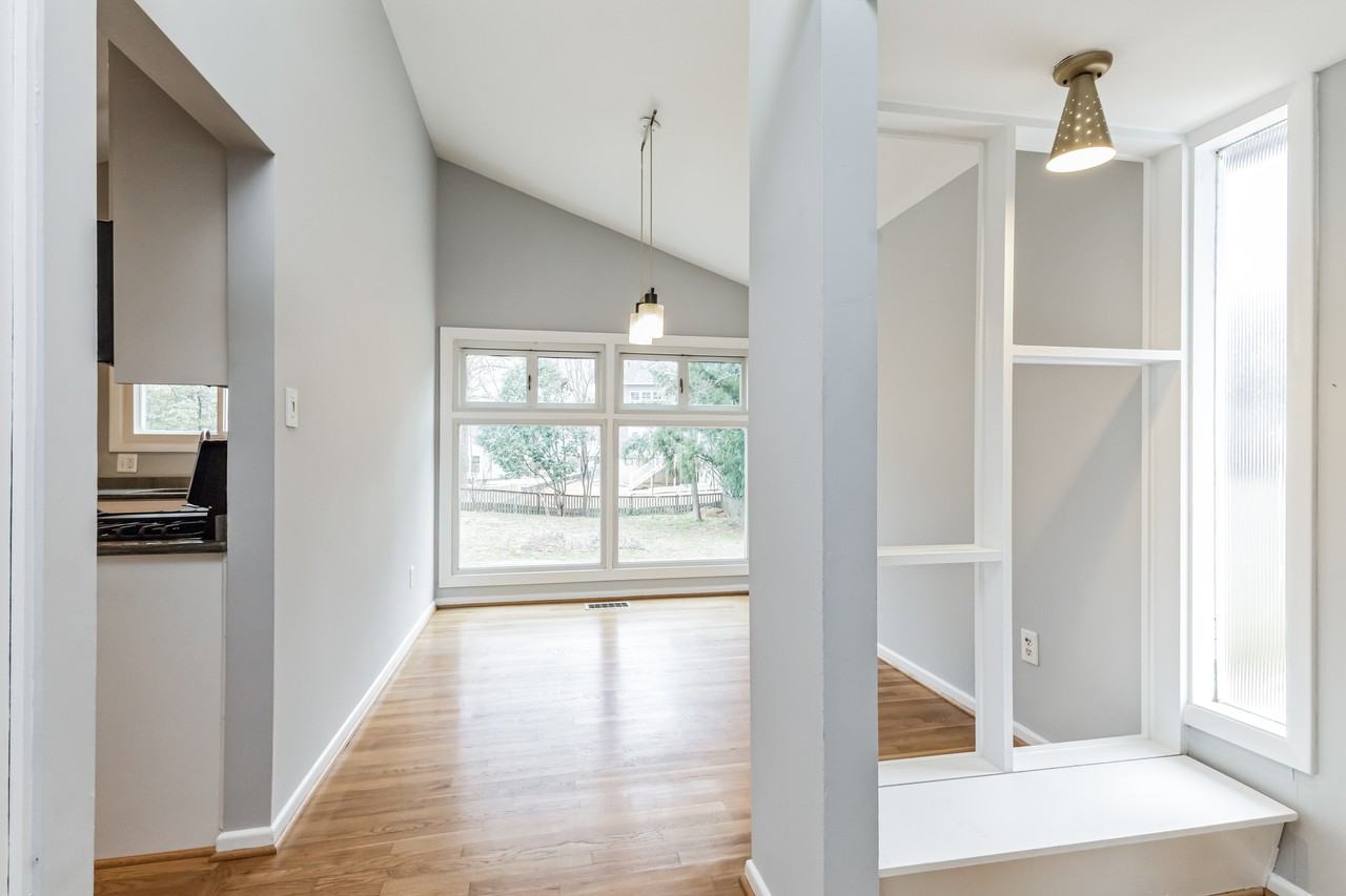 8505 Cottage St - Photo 3 of 30