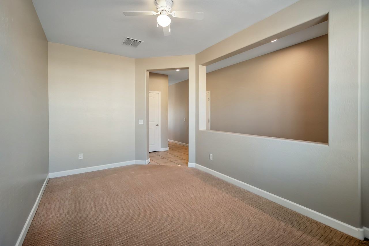 3885 W Alabama Ln - Photo 5 of 19