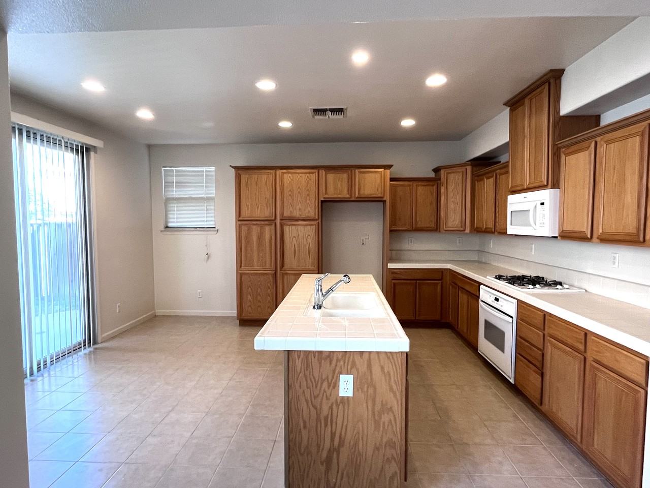 16722 Victorian Trl - Photo 7 of 21