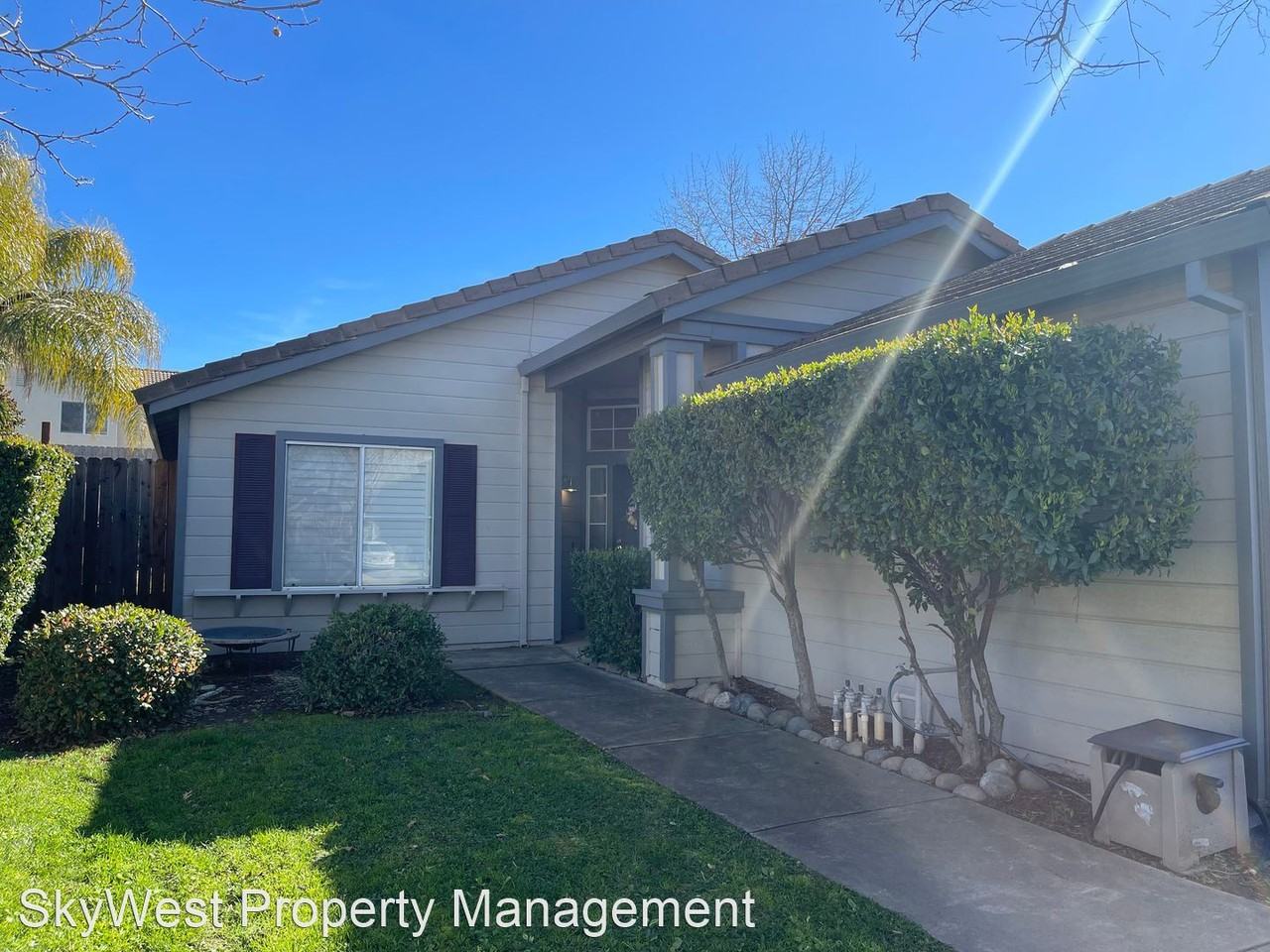 8437 Cold Water Ct - Photo 2 of 15