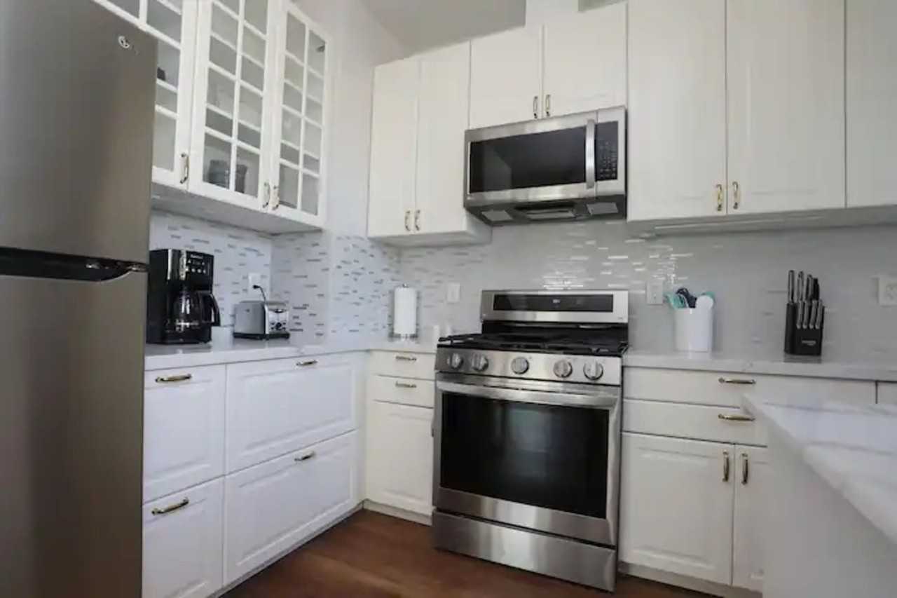 659 Wesley Ave Apt 3 #3 - Photo 3 of 9