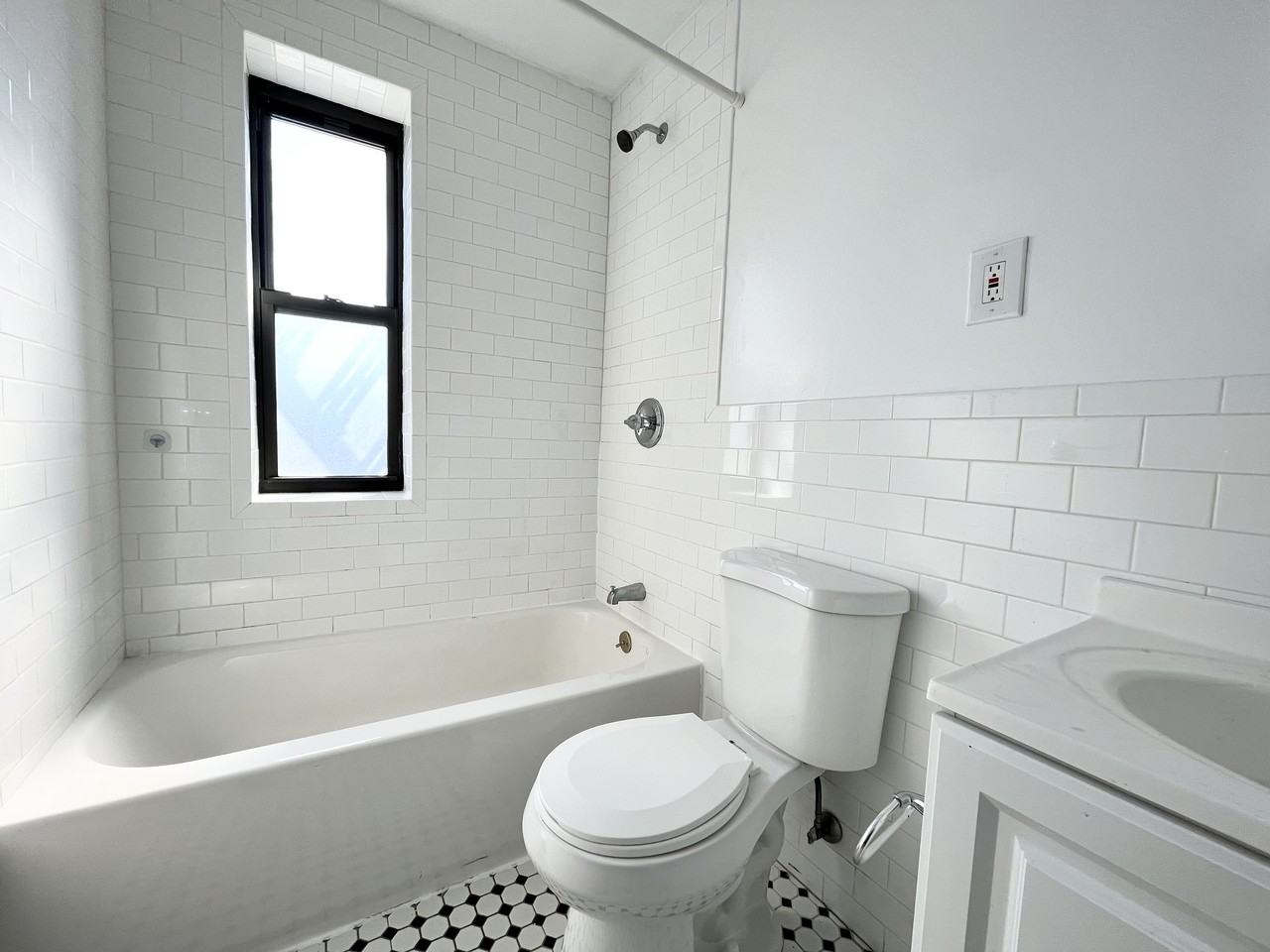 2120 Tiebout Ave #S5