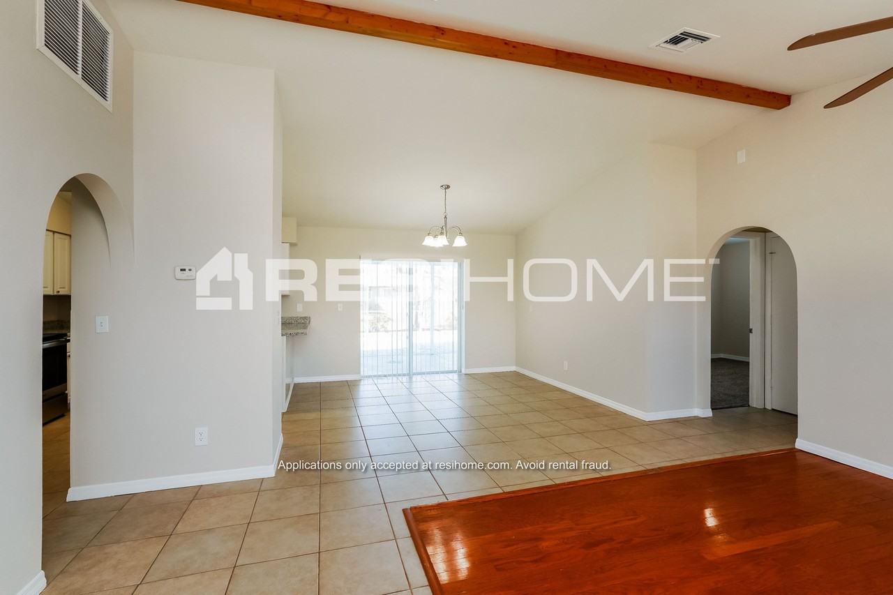 3226 Sw 5th Pl - Photo 3 of 18
