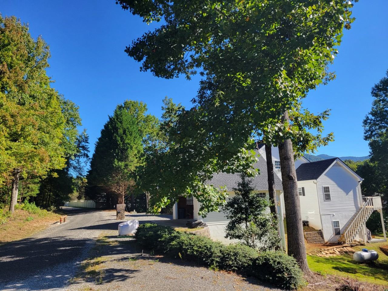 457 Oakmont Drive - Photo 3 of 28