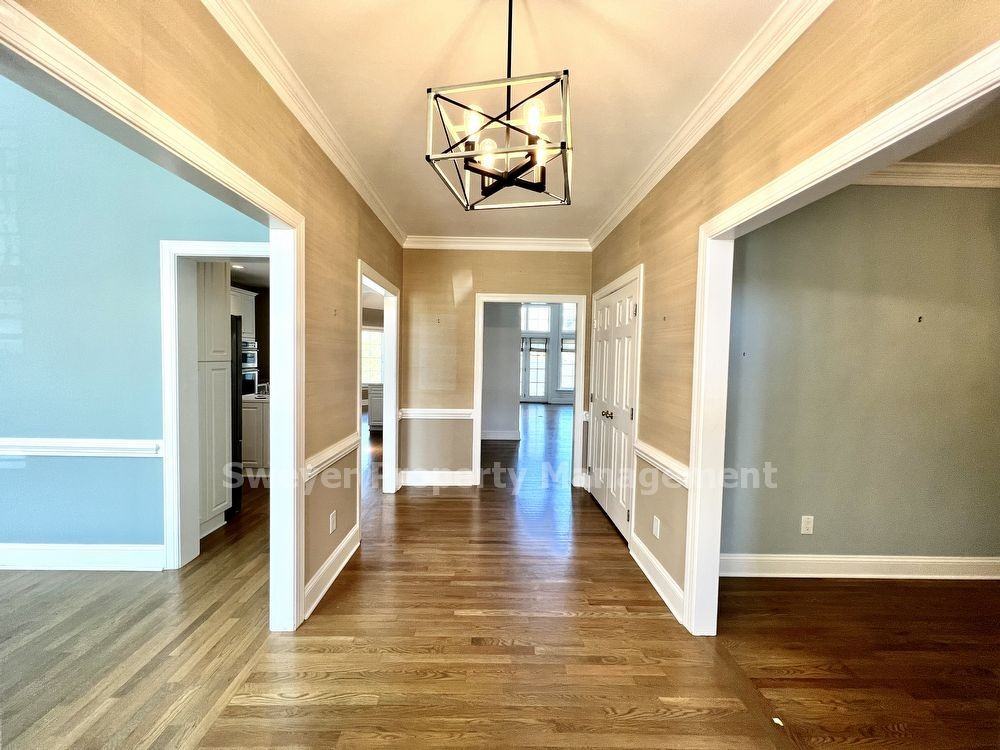 719 Arboretum Dr - Photo 3 of 47