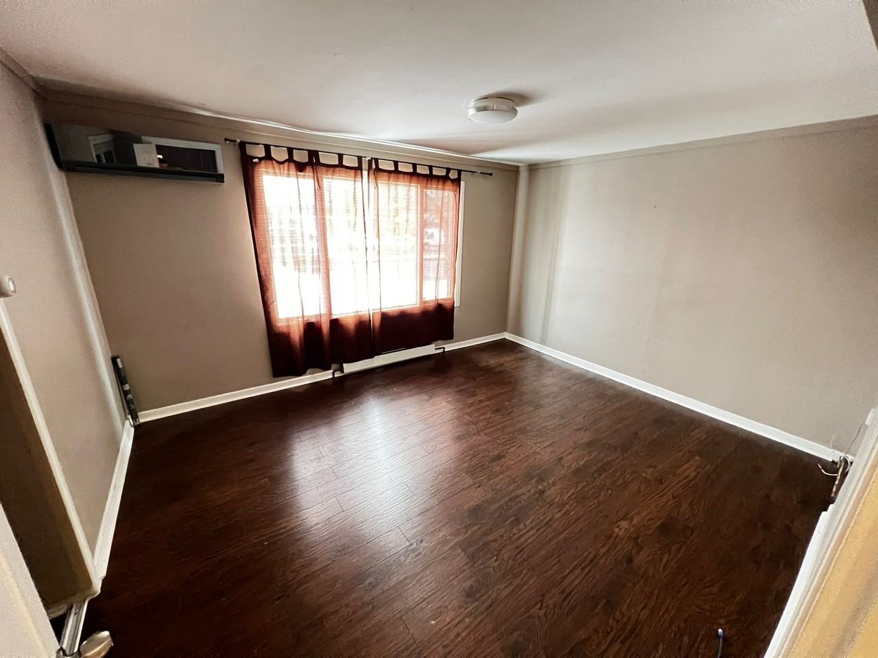 1006 Saint Laurent Boulevard #2 - Photo 5 of 8