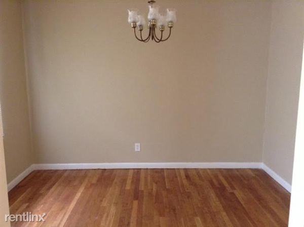 129 Fairburn Rd SW - Photo 3 of 9