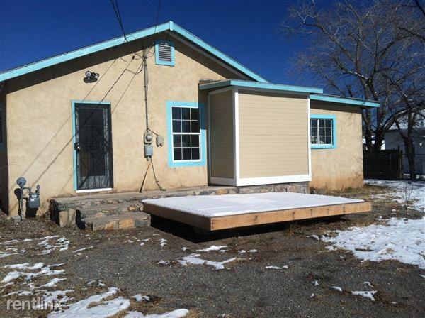 210 C St - Photo 2 of 11