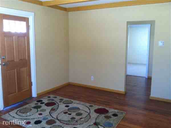 210 C St - Photo 3 of 11