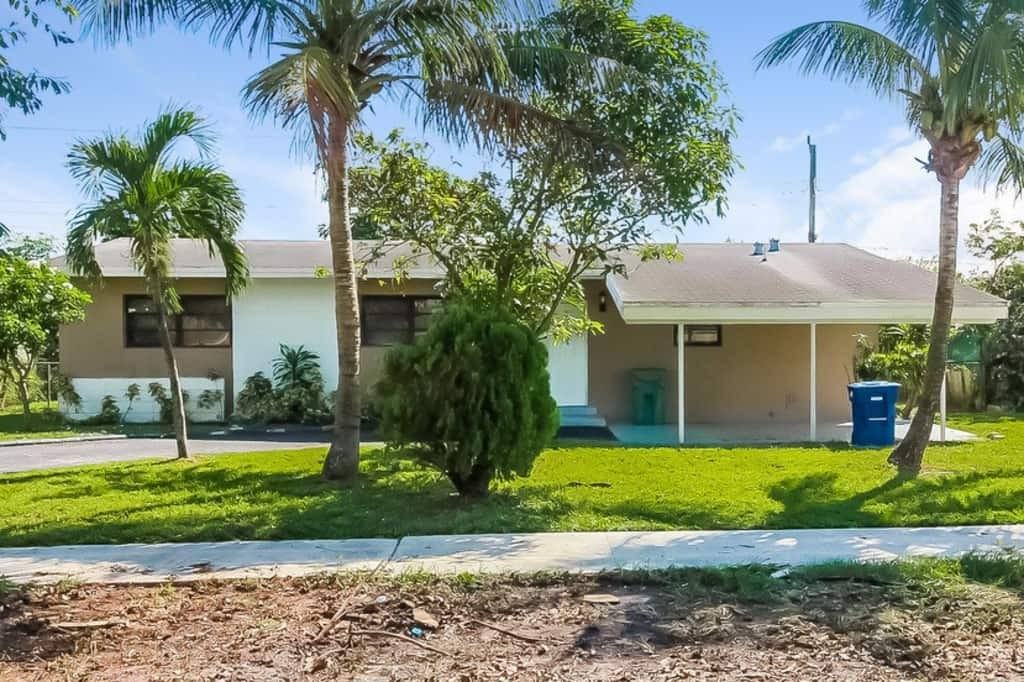 960 Nw 181st St - Photo 2 of 22